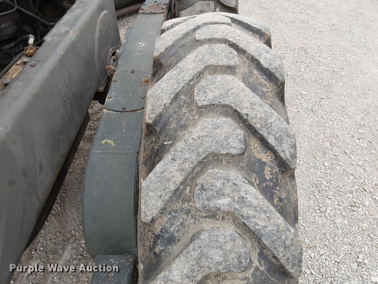 image for item DU3604 1978 John Deere 570A motor grader