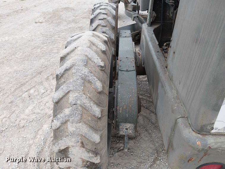 image for item DU3604 1978 John Deere 570A motor grader