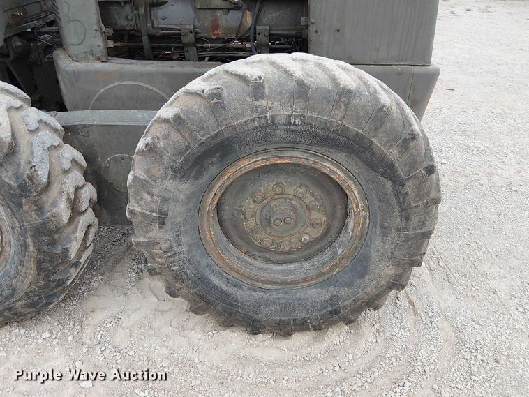 image for item DU3604 1978 John Deere 570A motor grader