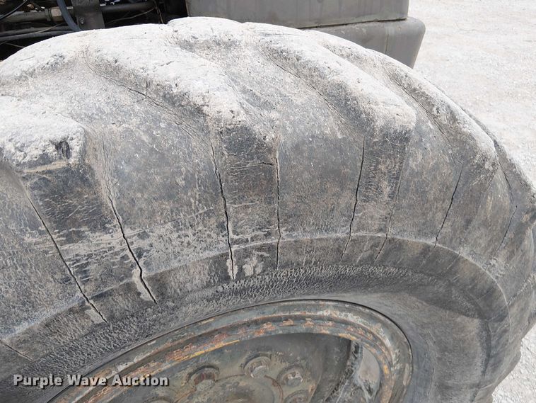 image for item DU3604 1978 John Deere 570A motor grader