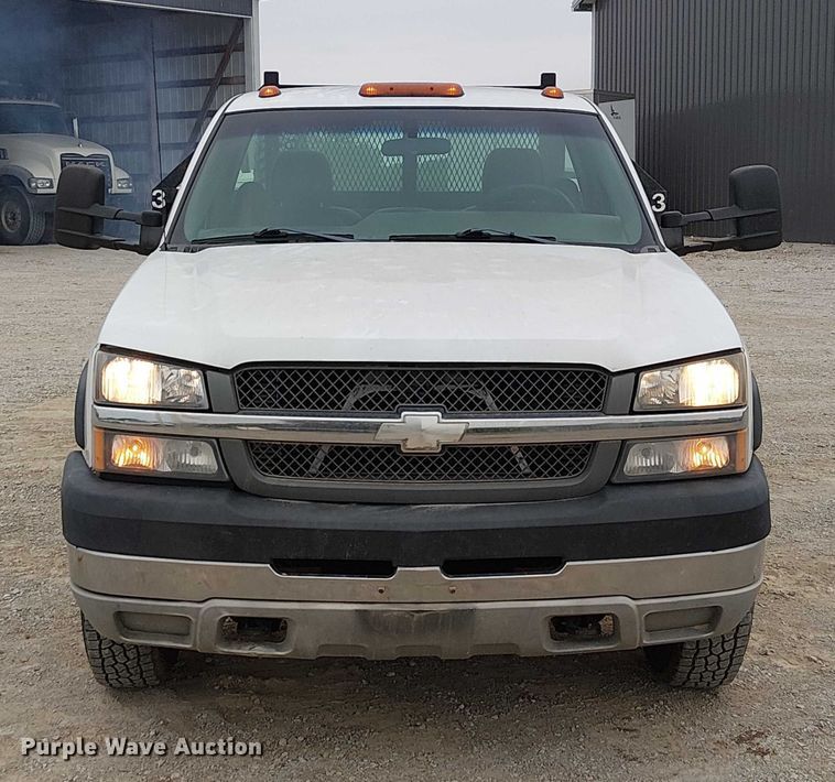 image for item DU3606 2003 Chevrolet Silverado 3500 flatbed pickup truck
