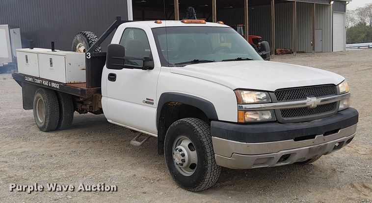 image for item DU3606 2003 Chevrolet Silverado 3500 flatbed pickup truck