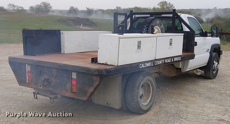 image for item DU3606 2003 Chevrolet Silverado 3500 flatbed pickup truck