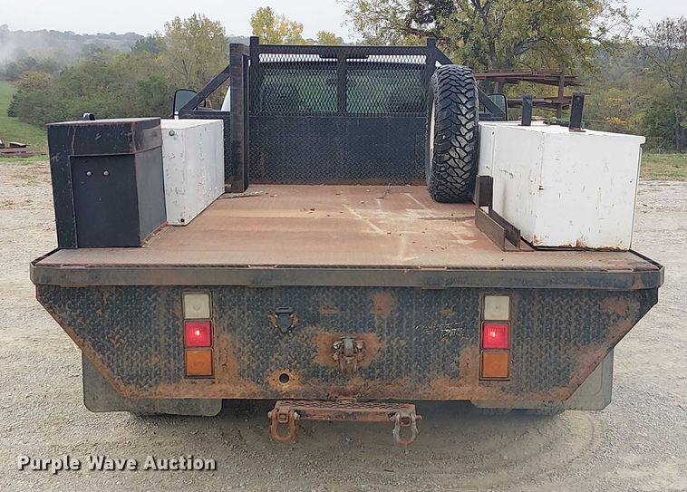 image for item DU3606 2003 Chevrolet Silverado 3500 flatbed pickup truck