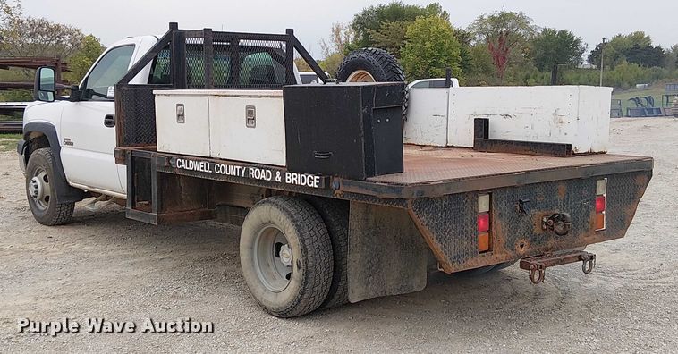 image for item DU3606 2003 Chevrolet Silverado 3500 flatbed pickup truck