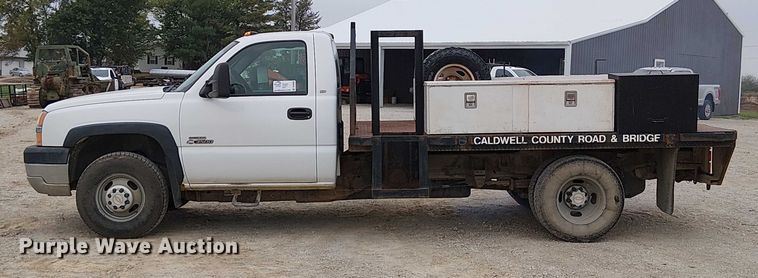 image for item DU3606 2003 Chevrolet Silverado 3500 flatbed pickup truck