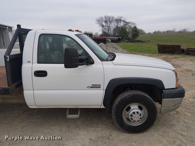 image for item DU3606 2003 Chevrolet Silverado 3500 flatbed pickup truck