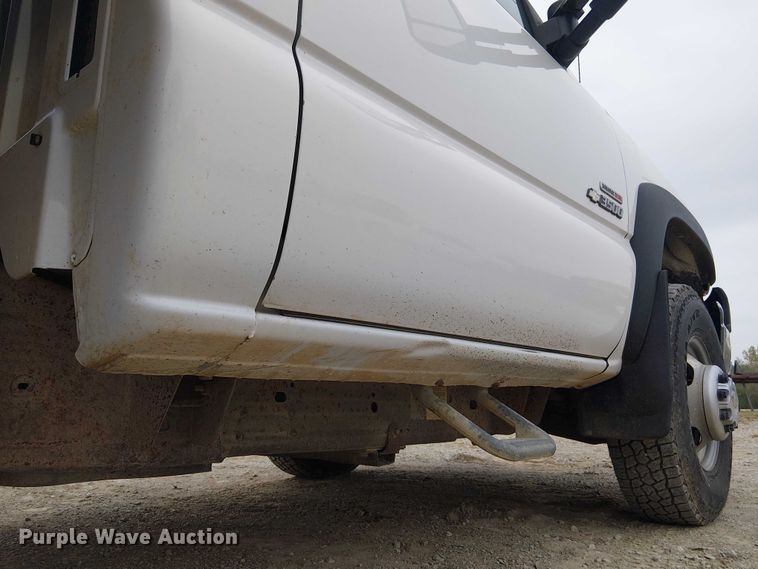 image for item DU3606 2003 Chevrolet Silverado 3500 flatbed pickup truck