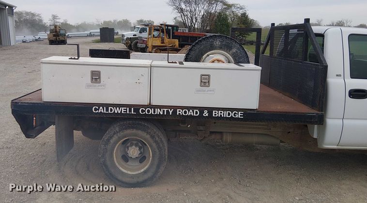 image for item DU3606 2003 Chevrolet Silverado 3500 flatbed pickup truck