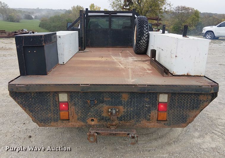 image for item DU3606 2003 Chevrolet Silverado 3500 flatbed pickup truck