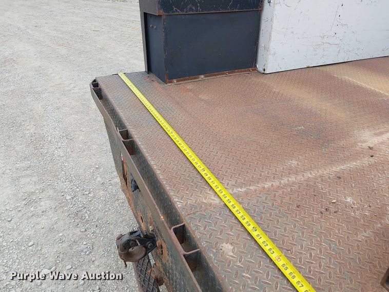 image for item DU3606 2003 Chevrolet Silverado 3500 flatbed pickup truck