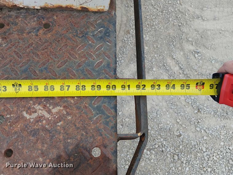 image for item DU3606 2003 Chevrolet Silverado 3500 flatbed pickup truck