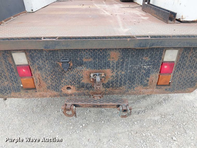 image for item DU3606 2003 Chevrolet Silverado 3500 flatbed pickup truck