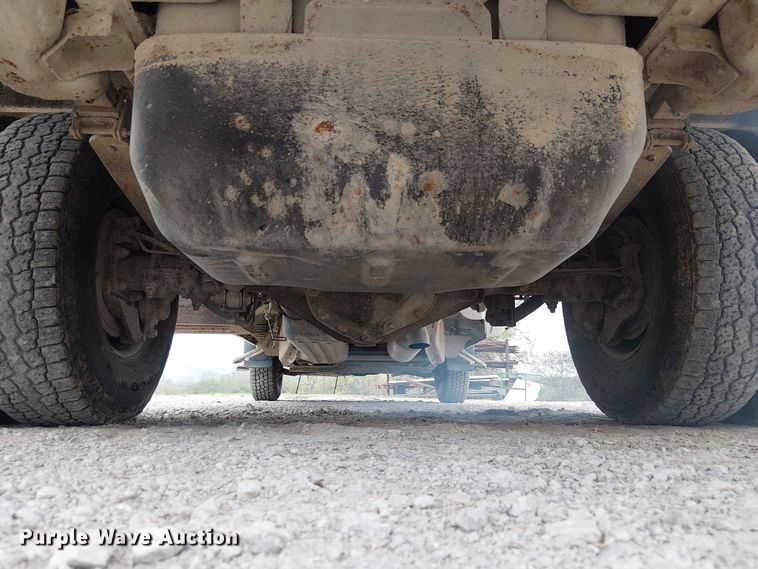 image for item DU3606 2003 Chevrolet Silverado 3500 flatbed pickup truck