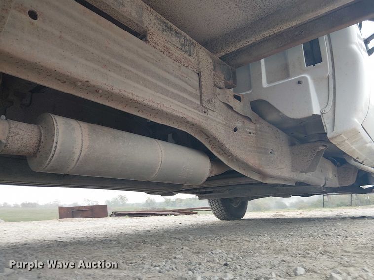 image for item DU3606 2003 Chevrolet Silverado 3500 flatbed pickup truck