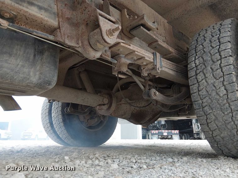 image for item DU3606 2003 Chevrolet Silverado 3500 flatbed pickup truck