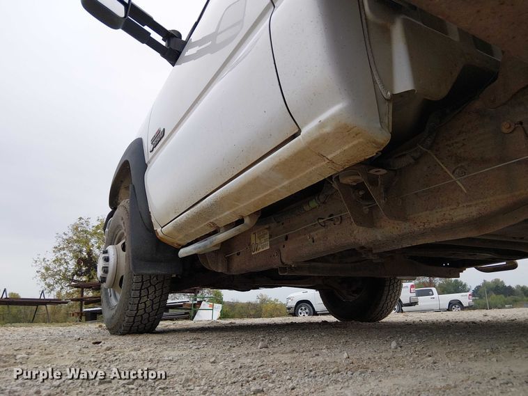 image for item DU3606 2003 Chevrolet Silverado 3500 flatbed pickup truck