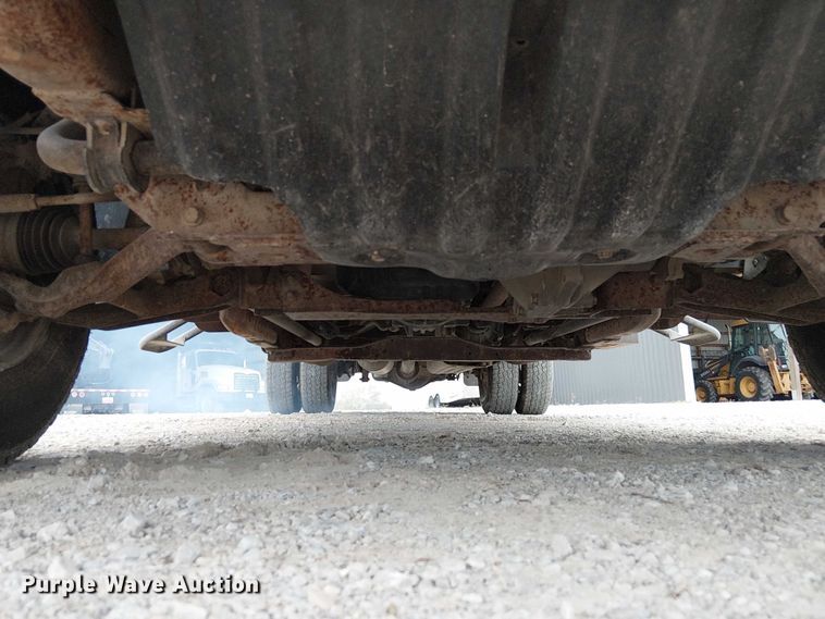 image for item DU3606 2003 Chevrolet Silverado 3500 flatbed pickup truck