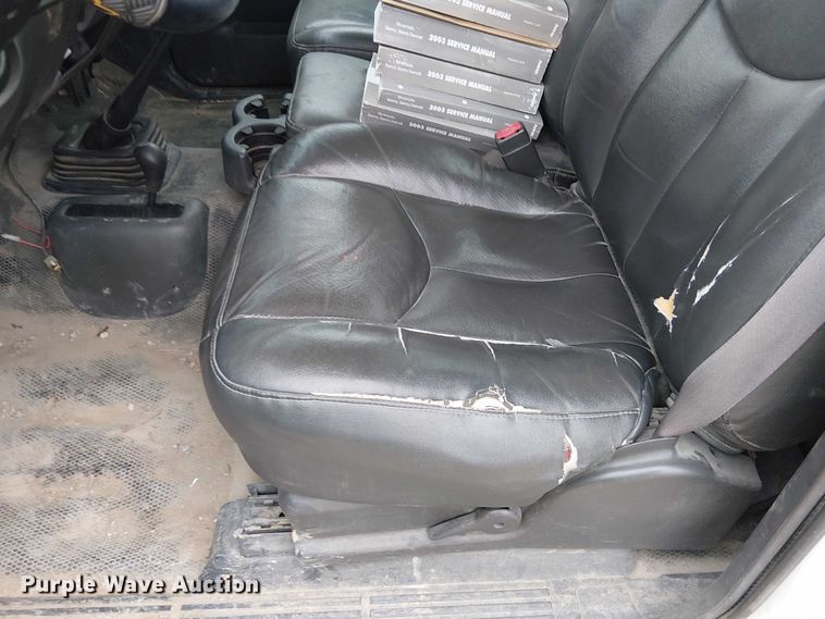 image for item DU3606 2003 Chevrolet Silverado 3500 flatbed pickup truck