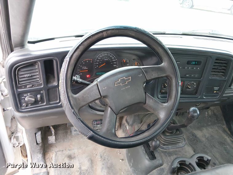 image for item DU3606 2003 Chevrolet Silverado 3500 flatbed pickup truck