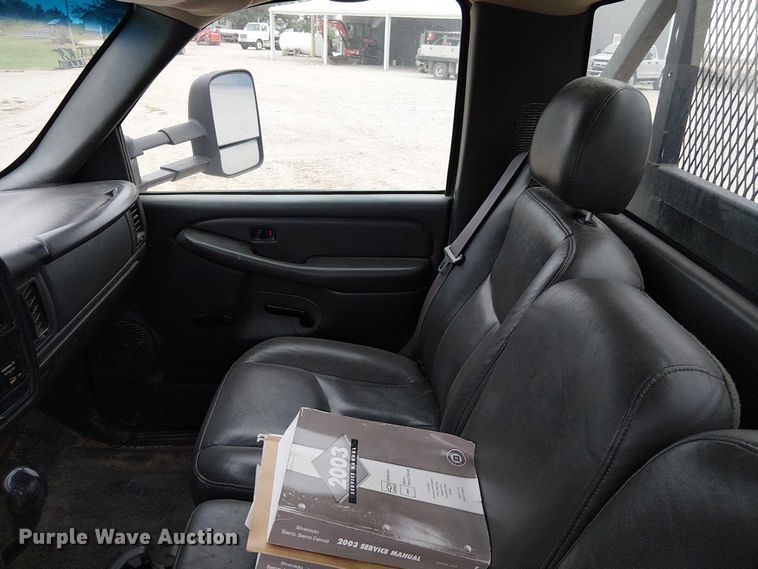 image for item DU3606 2003 Chevrolet Silverado 3500 flatbed pickup truck