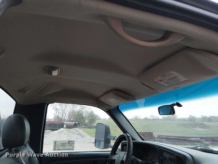 image for item DU3606 2003 Chevrolet Silverado 3500 flatbed pickup truck