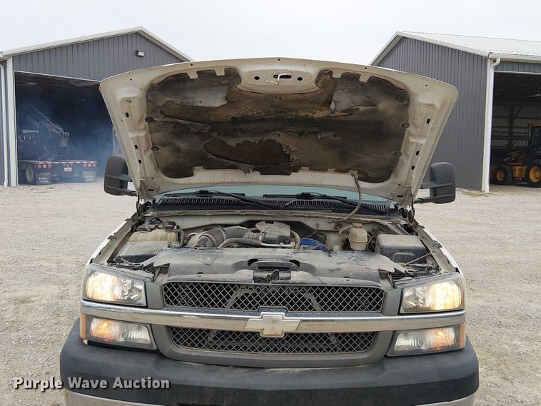 image for item DU3606 2003 Chevrolet Silverado 3500 flatbed pickup truck