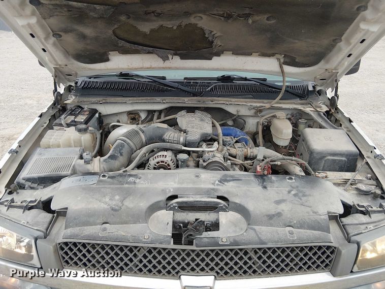 image for item DU3606 2003 Chevrolet Silverado 3500 flatbed pickup truck