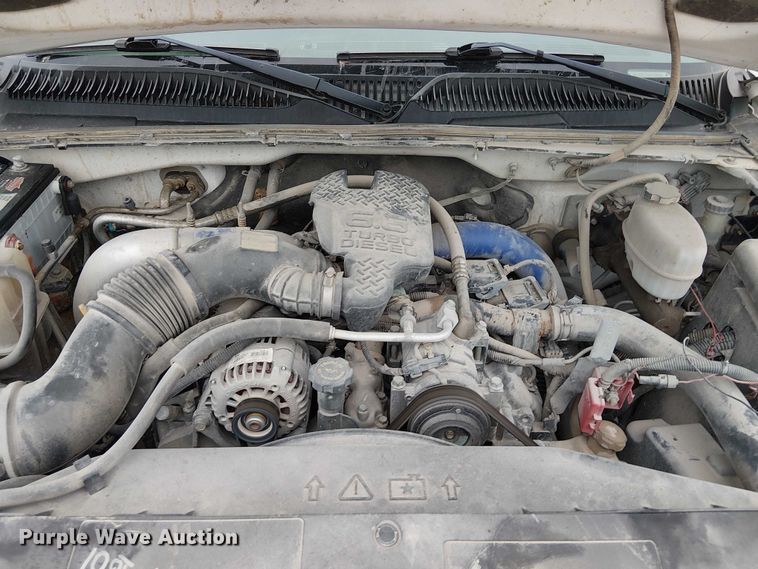 image for item DU3606 2003 Chevrolet Silverado 3500 flatbed pickup truck