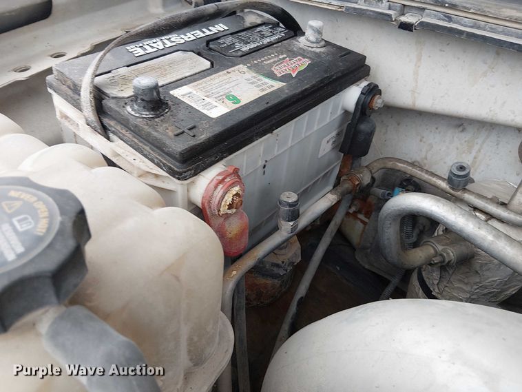 image for item DU3606 2003 Chevrolet Silverado 3500 flatbed pickup truck