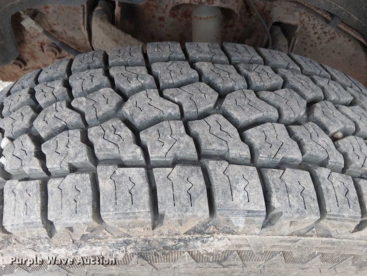 image for item DU3606 2003 Chevrolet Silverado 3500 flatbed pickup truck