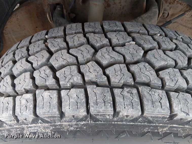 image for item DU3606 2003 Chevrolet Silverado 3500 flatbed pickup truck