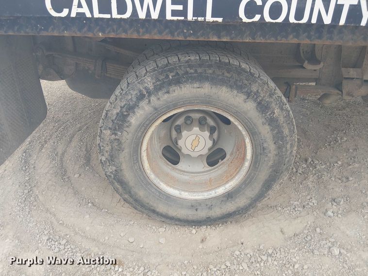 image for item DU3606 2003 Chevrolet Silverado 3500 flatbed pickup truck