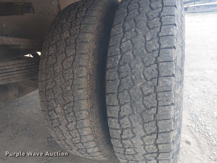 image for item DU3606 2003 Chevrolet Silverado 3500 flatbed pickup truck