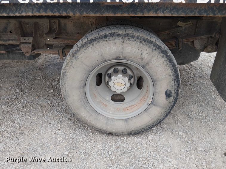 image for item DU3606 2003 Chevrolet Silverado 3500 flatbed pickup truck