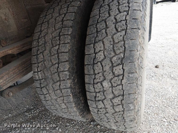 image for item DU3606 2003 Chevrolet Silverado 3500 flatbed pickup truck