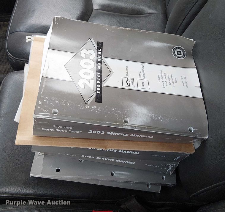 image for item DU3606 2003 Chevrolet Silverado 3500 flatbed pickup truck