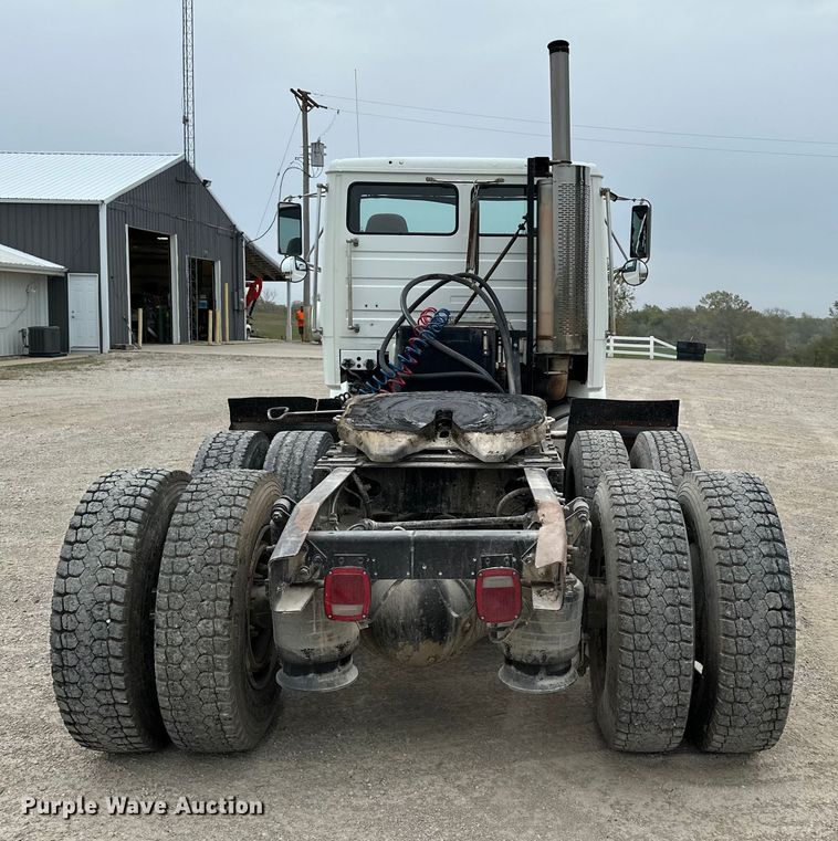 image for item DU3607 2004 Freightliner FL112 semi truck