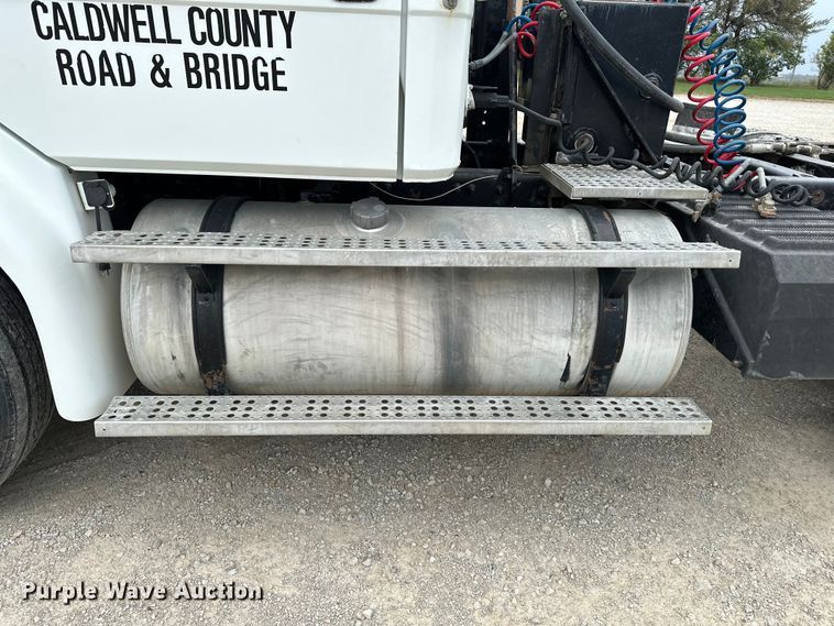 image for item DU3607 2004 Freightliner FL112 semi truck