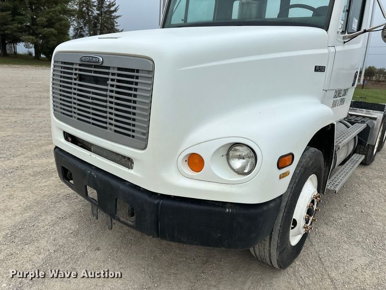 image for item DU3607 2004 Freightliner FL112 semi truck