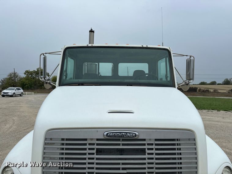 image for item DU3607 2004 Freightliner FL112 semi truck
