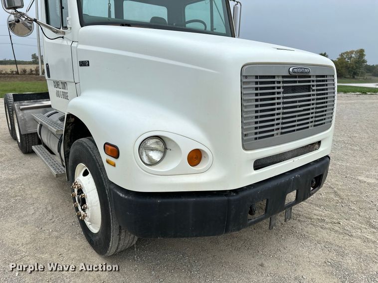image for item DU3607 2004 Freightliner FL112 semi truck