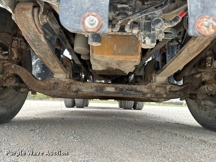 image for item DU3607 2004 Freightliner FL112 semi truck