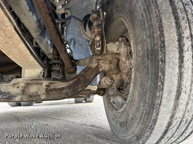 image for item DU3607 2004 Freightliner FL112 semi truck