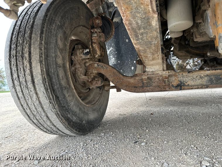 image for item DU3607 2004 Freightliner FL112 semi truck