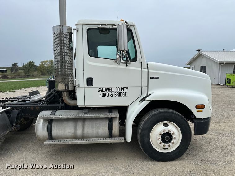 image for item DU3607 2004 Freightliner FL112 semi truck