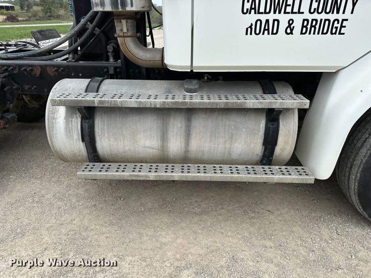 image for item DU3607 2004 Freightliner FL112 semi truck