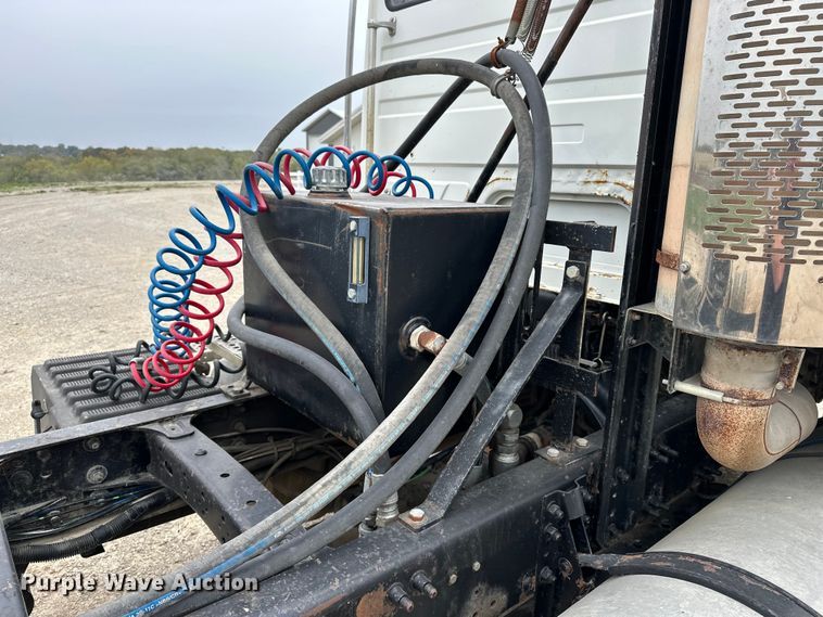 image for item DU3607 2004 Freightliner FL112 semi truck