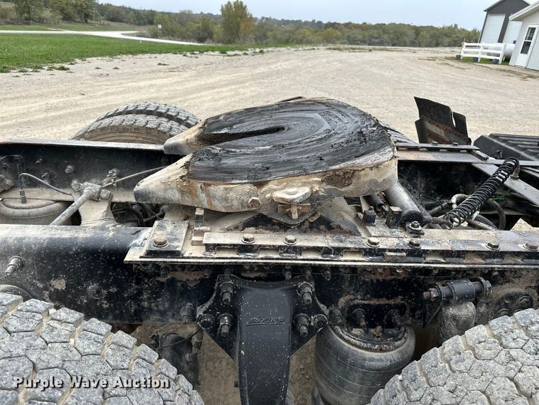 image for item DU3607 2004 Freightliner FL112 semi truck