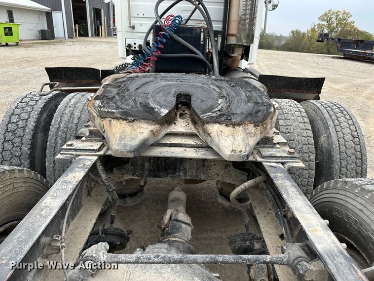 image for item DU3607 2004 Freightliner FL112 semi truck